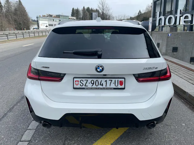 BMW 330e x DriveTouring Steptronic M Sport Pro
