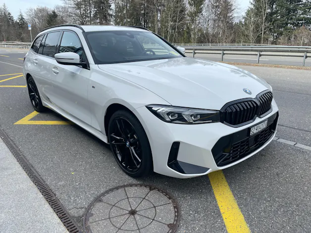 BMW 330e x DriveTouring Steptronic M Sport Pro