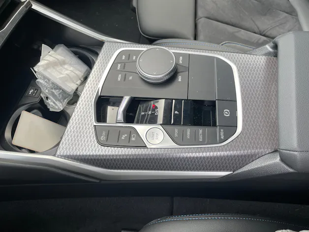 BMW 330e x DriveTouring Steptronic M Sport Pro