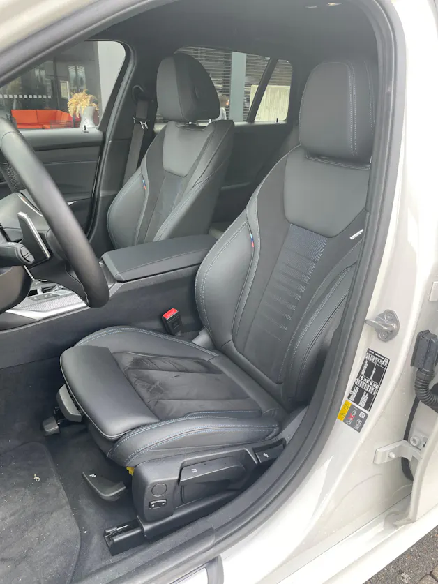 BMW 330e x DriveTouring Steptronic M Sport Pro