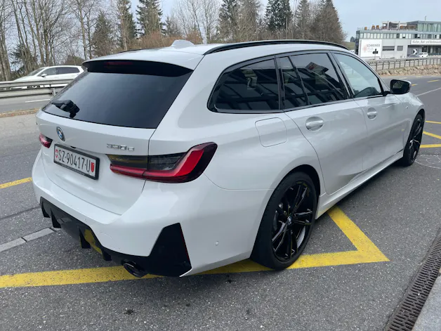 BMW 330e x DriveTouring Steptronic M Sport Pro