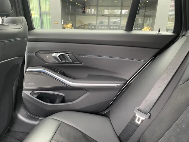 BMW 330e x DriveTouring Steptronic M Sport Pro