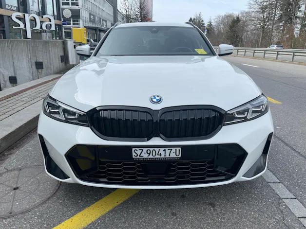 BMW 330e x DriveTouring Steptronic M Sport Pro