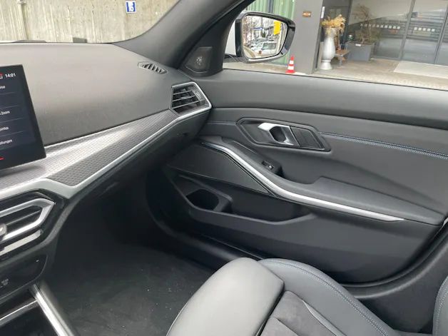 BMW 330e x DriveTouring Steptronic M Sport Pro