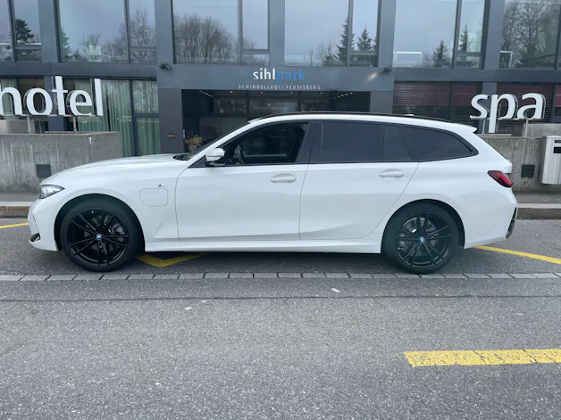 BMW 330e x DriveTouring Steptronic M Sport Pro