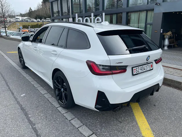 BMW 330e x DriveTouring Steptronic M Sport Pro