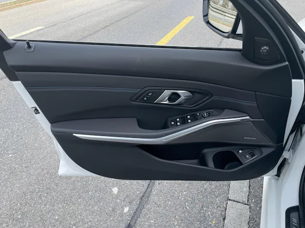 BMW 330e x DriveTouring Steptronic M Sport Pro