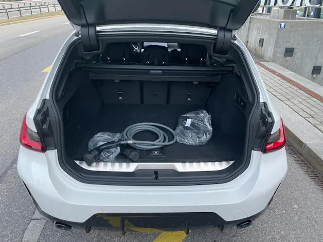 BMW 330e x DriveTouring Steptronic M Sport Pro