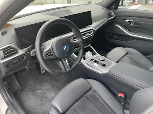 BMW 330e x DriveTouring Steptronic M Sport Pro
