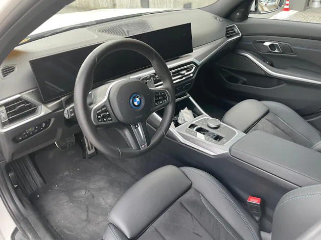 BMW 330e x DriveTouring Steptronic M Sport Pro