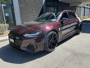 AUDI RS6 Avant 4.0 TFSI V8 quattro mit Milltek-Abgasanlage und Vossen