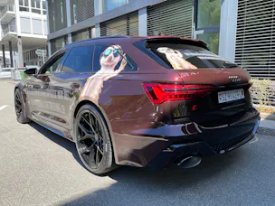 AUDI RS6 Avant 4.0 TFSI V8 quattro mit Milltek-Abgasanlage und Vossen