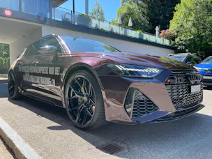 AUDI RS6 Avant 4.0 TFSI V8 quattro mit Milltek-Abgasanlage und Vossen