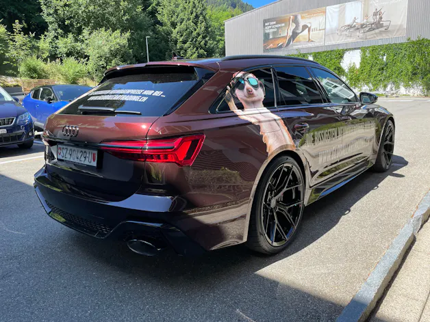 AUDI RS6 Avant 4.0 TFSI V8 quattro mit Milltek-Abgasanlage und Vossen