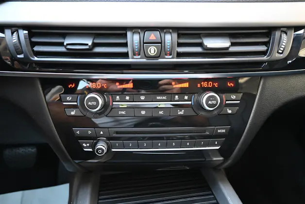 BMW X5 xDrive 40d Steptronic + Frisch ab MFK 10.2026