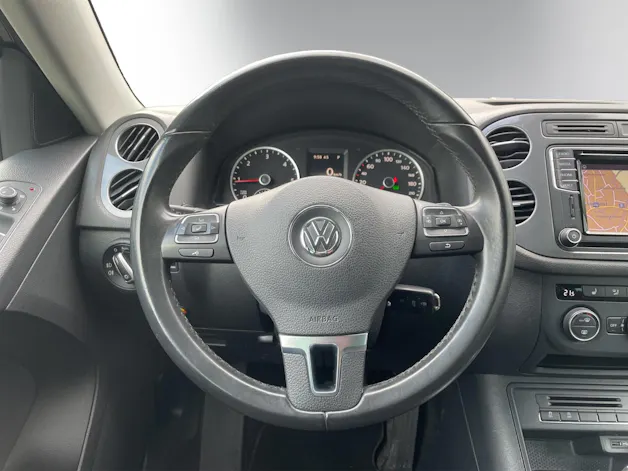 VW Tiguan 2.0 TDI BlueMotion Sport&Style 4Motion DSG – CH-Fahrzeug | SITZHEIZUNG | BI-XENON | KURVENLICHT |