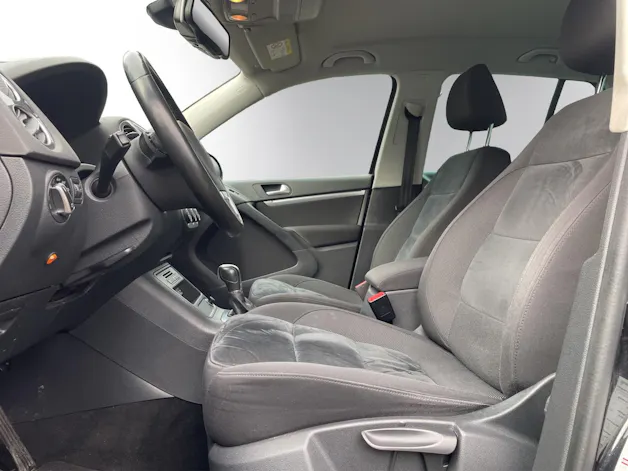 VW Tiguan 2.0 TDI BlueMotion Sport&Style 4Motion DSG – CH-Fahrzeug | SITZHEIZUNG | BI-XENON | KURVENLICHT |