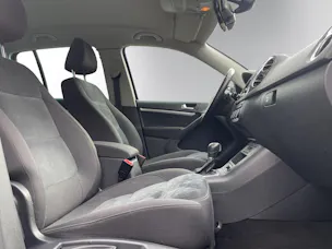 VW Tiguan 2.0 TDI BlueMotion Sport&Style 4Motion DSG – CH-Fahrzeug | SITZHEIZUNG | BI-XENON | KURVENLICHT |