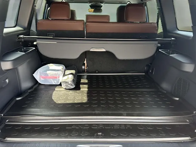 Toyota Land Cruiser 2.8TD Swiss Edition mit Allterrainreifen + AHK