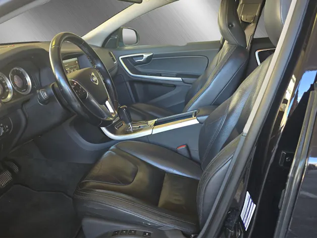 VOLVO V60 2.4 D5 Summum AWD