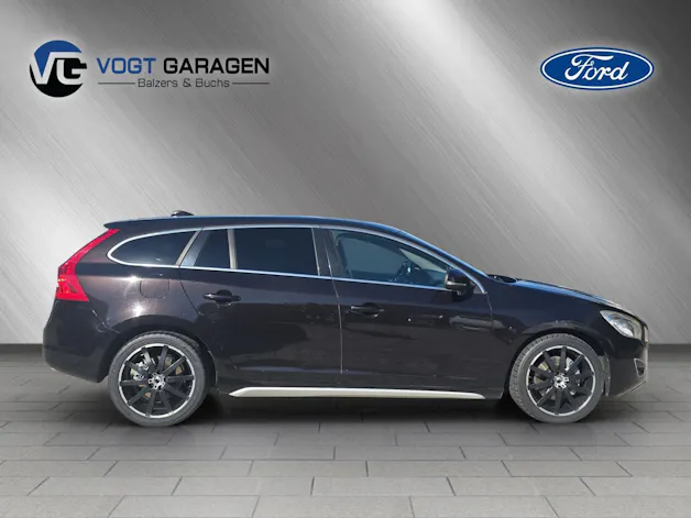 VOLVO V60 2.4 D5 Summum AWD