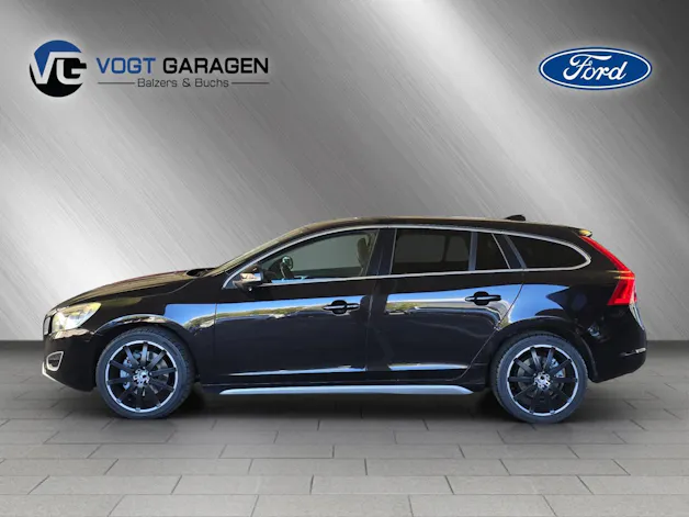 VOLVO V60 2.4 D5 Summum AWD