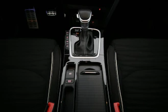 https://vehicle.imgix.net/4521286/3b9a28f3-da98-450e-9eab-ceae3362f0e1.jpg