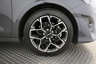 https://vehicle.imgix.net/4521286/a7064154-69e5-4af7-bbbc-3265c76f1ab3.jpg