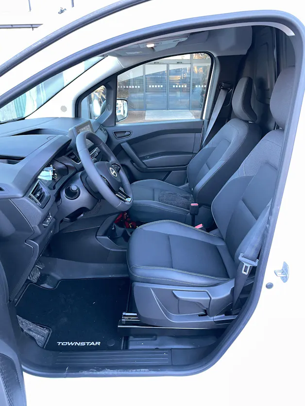 NISSAN Townstar EV45 kWh 22kW L2 Acenta mit AHK