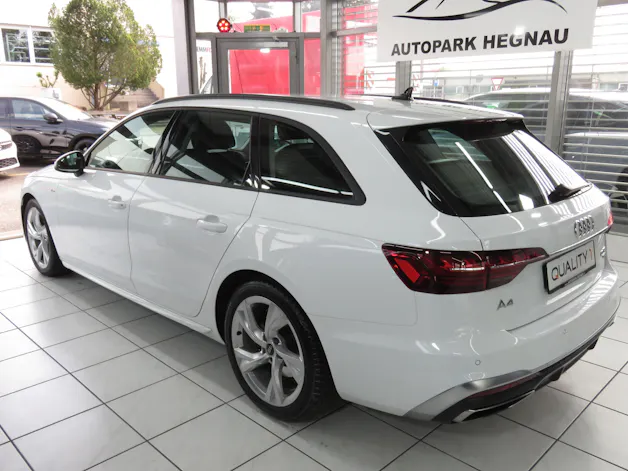 AUDI A4 Avant 40 TDI S line Attraction Quattro S-tronic (Automat)