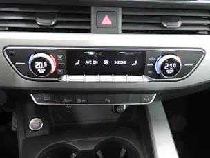 AUDI A4 Avant 40 TDI S line Attraction Quattro S-tronic (Automat)