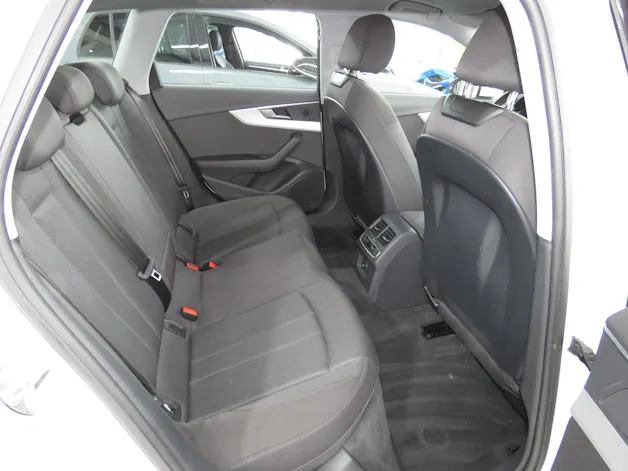 AUDI A4 Avant 40 TDI S line Attraction Quattro S-tronic (Automat)