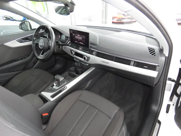AUDI A4 Avant 40 TDI S line Attraction Quattro S-tronic (Automat)