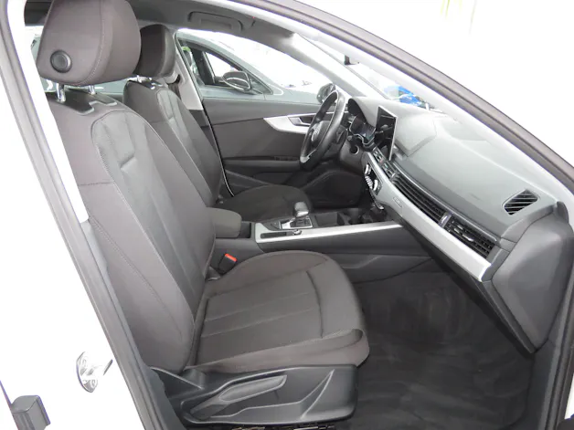 AUDI A4 Avant 40 TDI S line Attraction Quattro S-tronic (Automat)