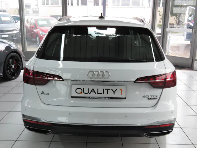 AUDI A4 Avant 40 TDI S line Attraction Quattro S-tronic (Automat)