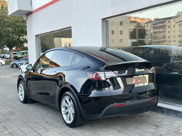 Tesla Model Y Long Range