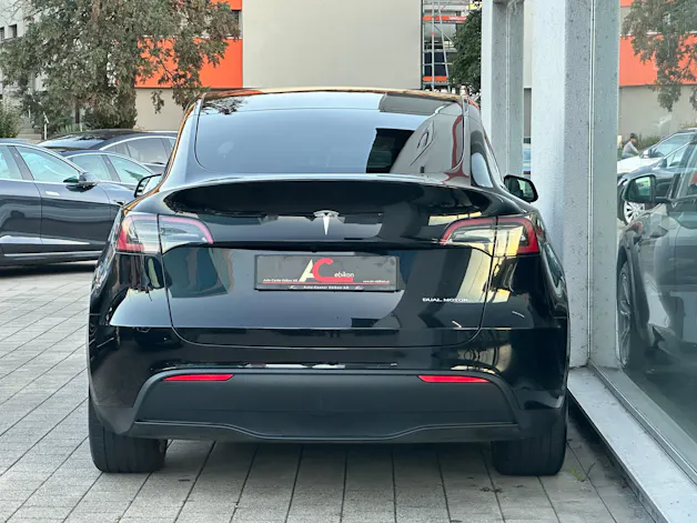 Tesla Model Y Long Range