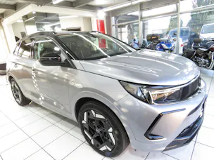 OPEL Grandland 1.6 Hybrid 4x4 GSe Automat