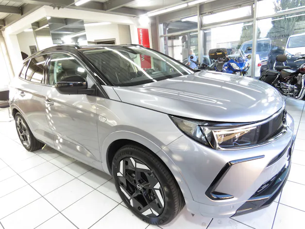 OPEL Grandland 1.6 Hybrid 4x4 GSe Automat