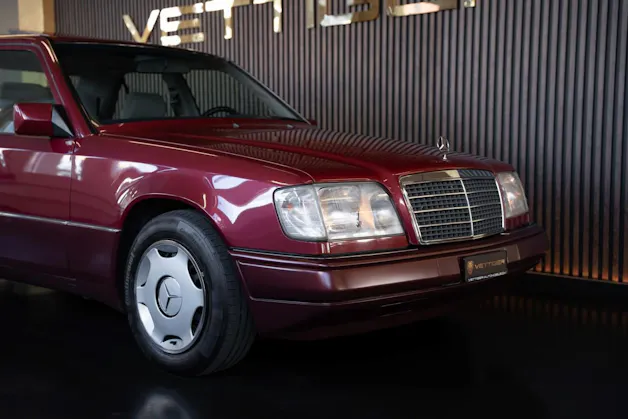 MERCEDES-BENZ E 220
