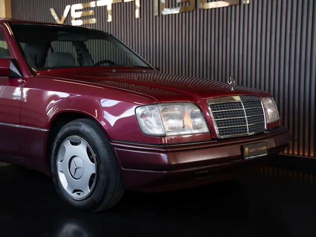 MERCEDES-BENZ E 220