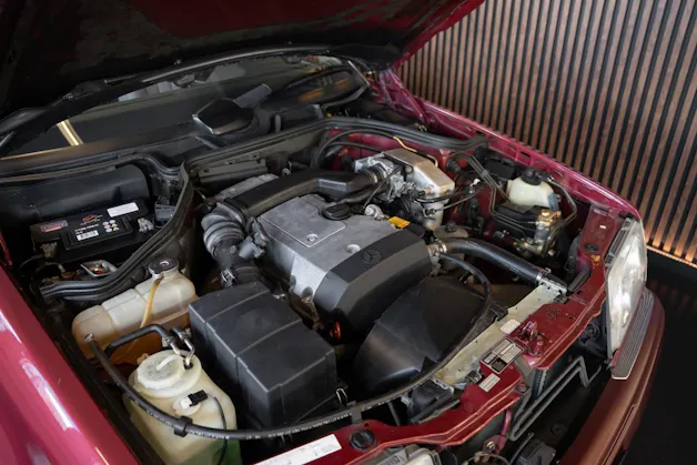 MERCEDES-BENZ E 220