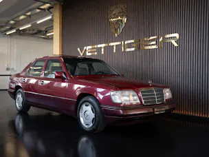 MERCEDES-BENZ E 220
