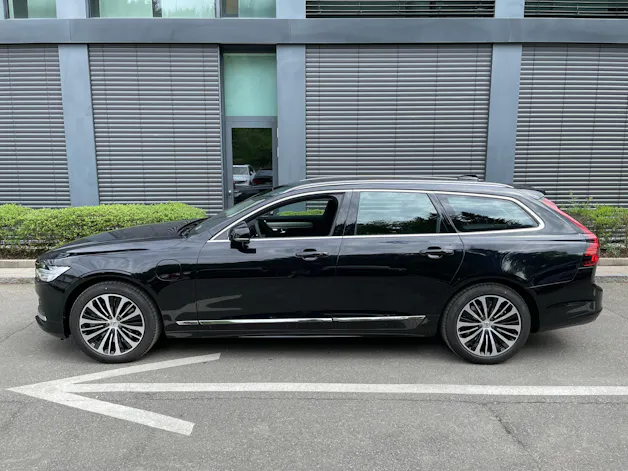VOLVO V90 T6 eAWD Plug in Hybrid Core Geartronic mit AHK