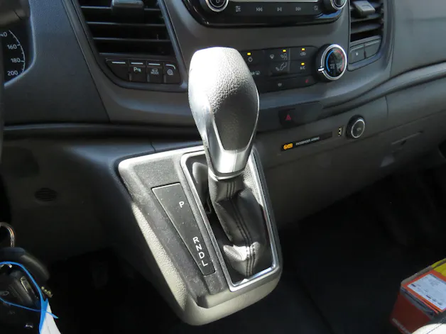 FORD Transit Custom 1.0 Eco Boost 320 L1H1 Trend PHEV (9-Plätzer, Automat) ab Platz !!!