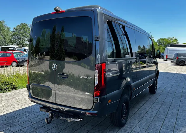 MERCEDES-BENZ Sprinter 319 CDI Standard 9G-TRONIC 4x4 9 Sitzer
