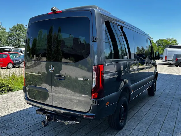 MERCEDES-BENZ Sprinter 319 CDI Standard 9G-TRONIC 4x4 9 Sitzer