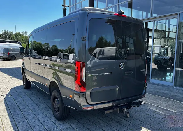 MERCEDES-BENZ Sprinter 319 CDI Standard 9G-TRONIC 4x4 9 Sitzer