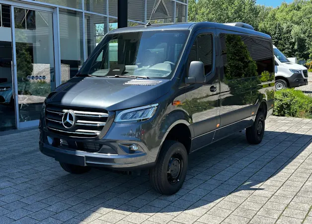 MERCEDES-BENZ Sprinter 319 CDI Standard 9G-TRONIC 4x4 9 Sitzer