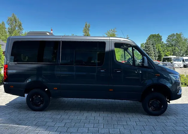 MERCEDES-BENZ Sprinter 319 CDI Standard 9G-TRONIC 4x4 9 Sitzer